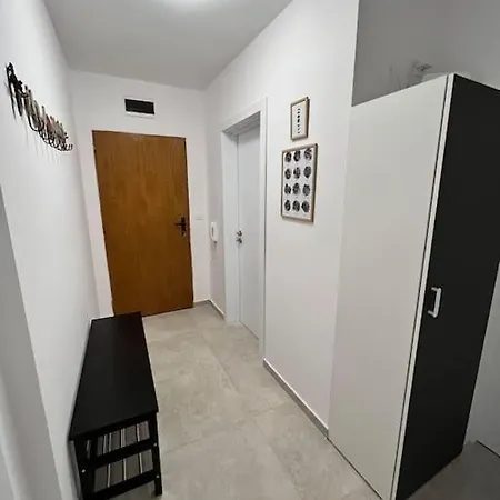 Central Cosy, Fully Renovated 2 Bedroom Apart * Βάρνα