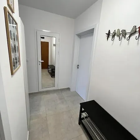 Central Cosy, Fully Renovated 2 Bedroom Apart Διαμέρισμα Βάρνα