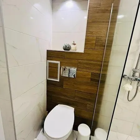 Central Cosy, Fully Renovated 2 Bedroom Apart Βάρνα