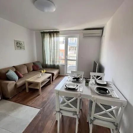 Central Cosy, Fully Renovated 2 Bedroom Apart Daire