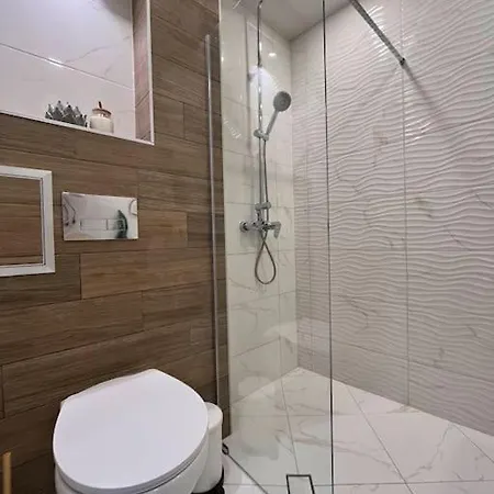 Daire Central Cosy, Fully Renovated 2 Bedroom Apart *